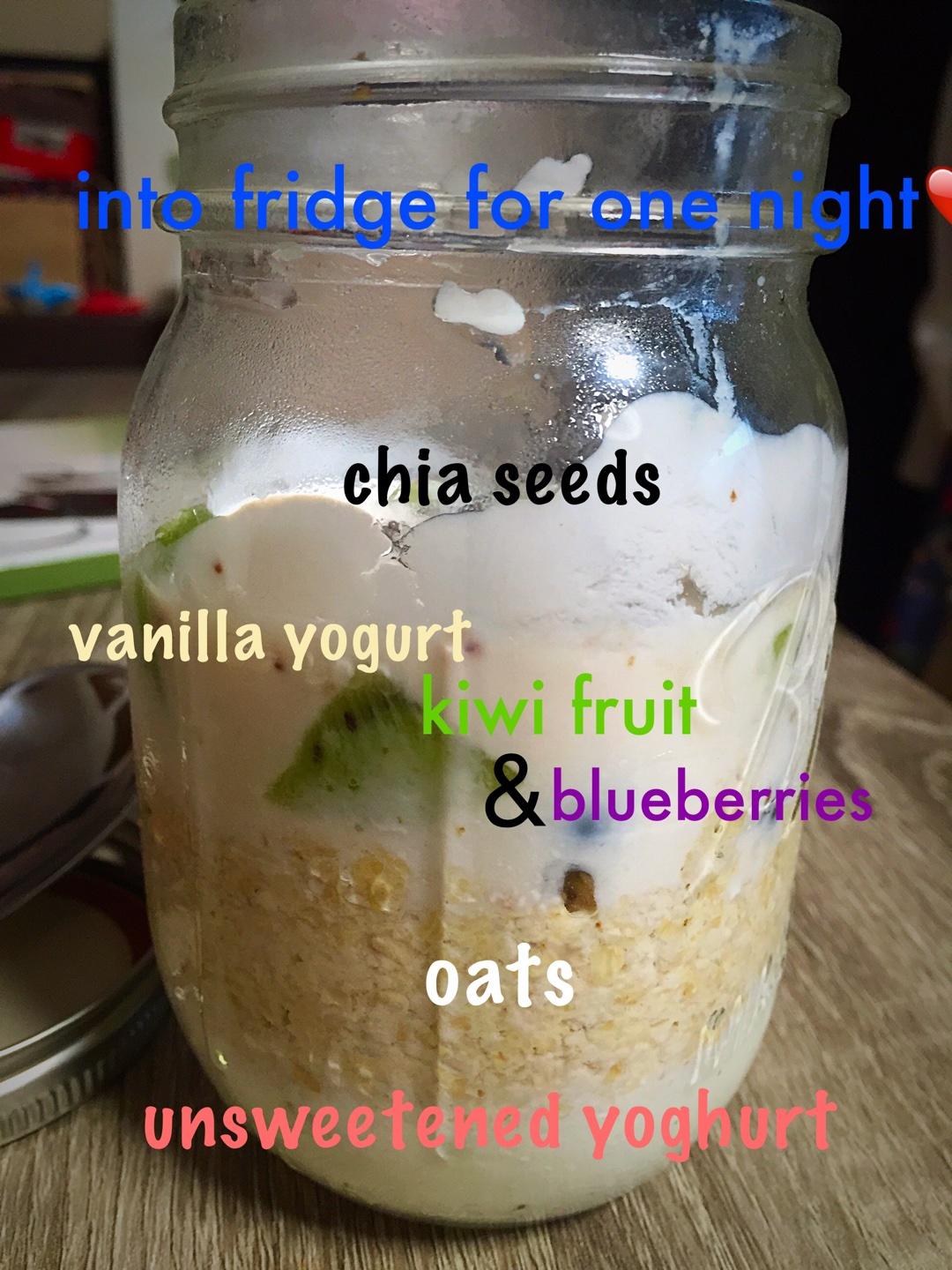 overnight oats with chia seeds 隔夜水果麦片的做法 步骤1