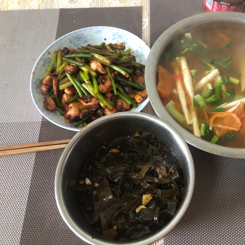 鱿鱼须酱炒蒜苔