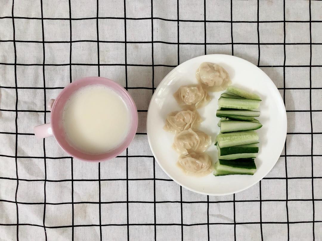 芹菜胡萝卜猪肉水饺