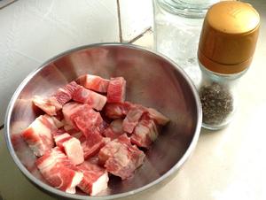 雪花牛肉粒炒杏鲍菇的做法 步骤2