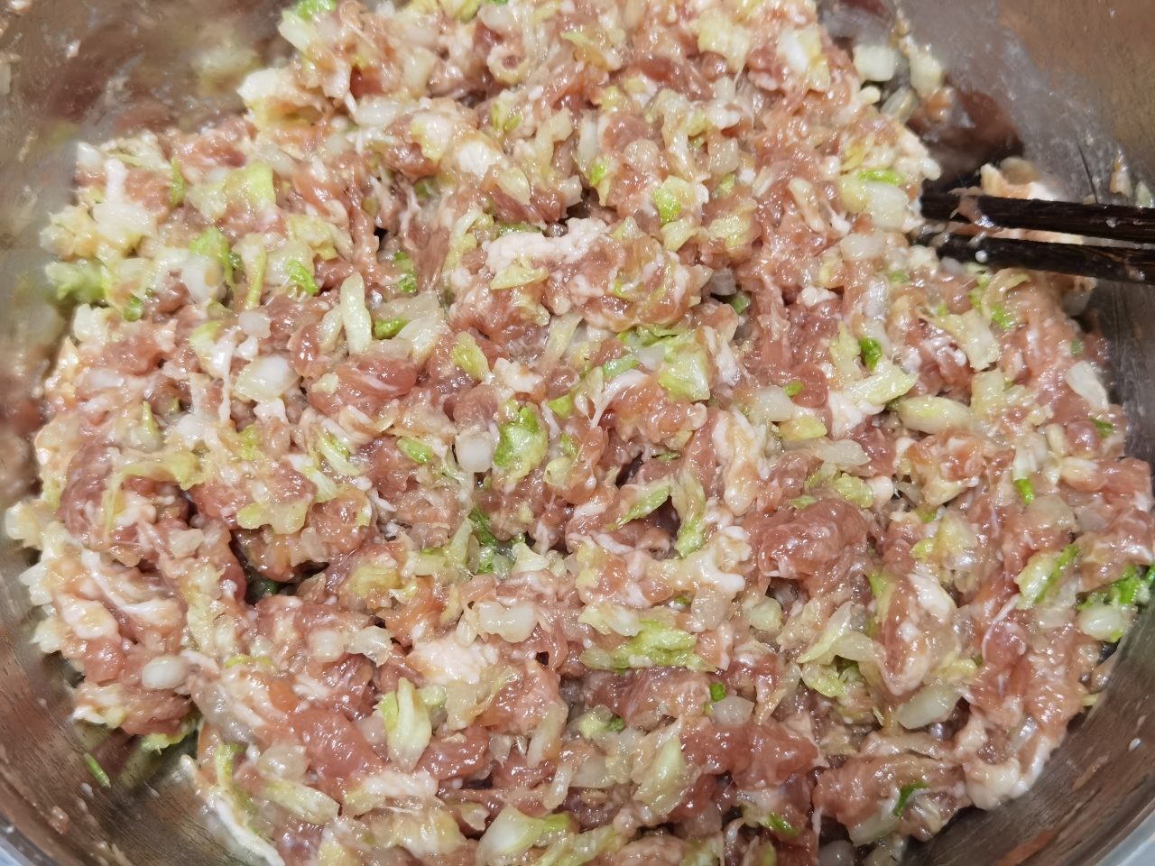 白菜猪肉饺子馅的做法 步骤10