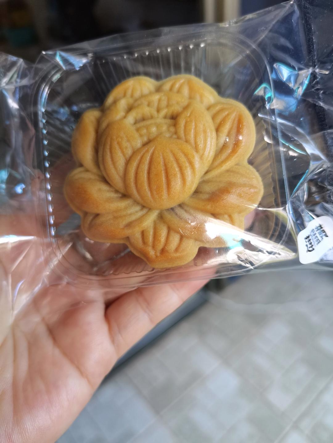 广式月饼—蛋黄莲蓉月饼
