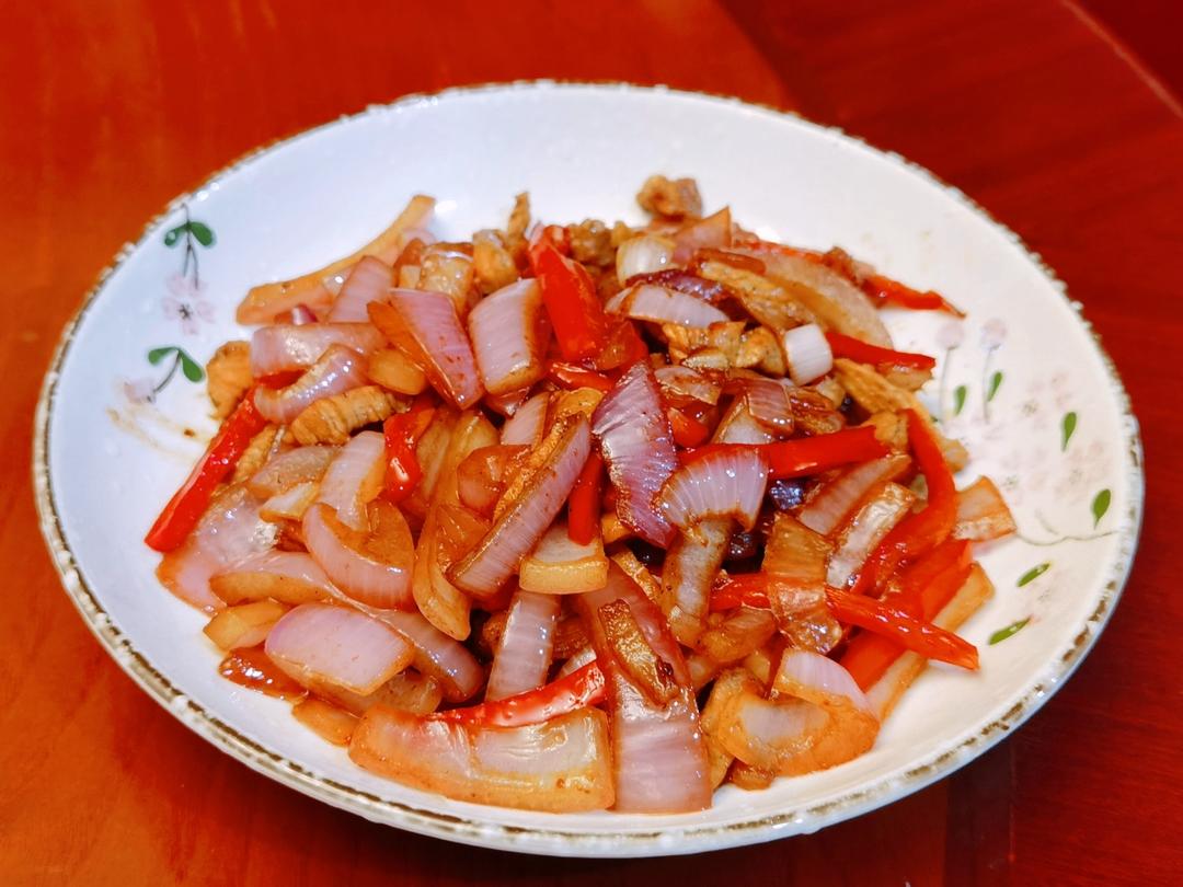 洋葱炒肉