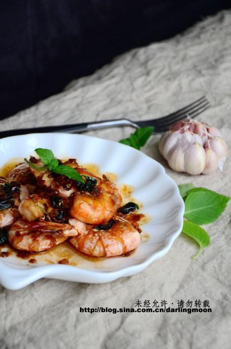 罗勒烧虾的做法