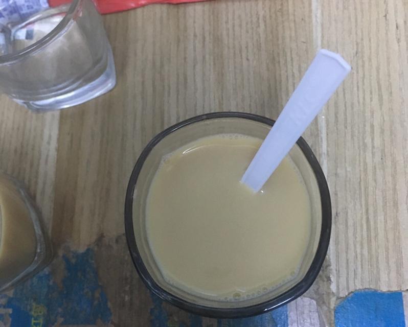炼乳奶茶的做法