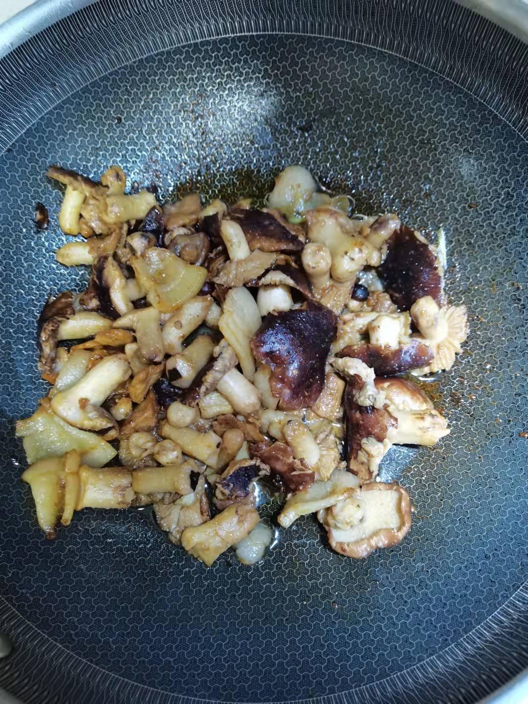 蘑菇炒肉