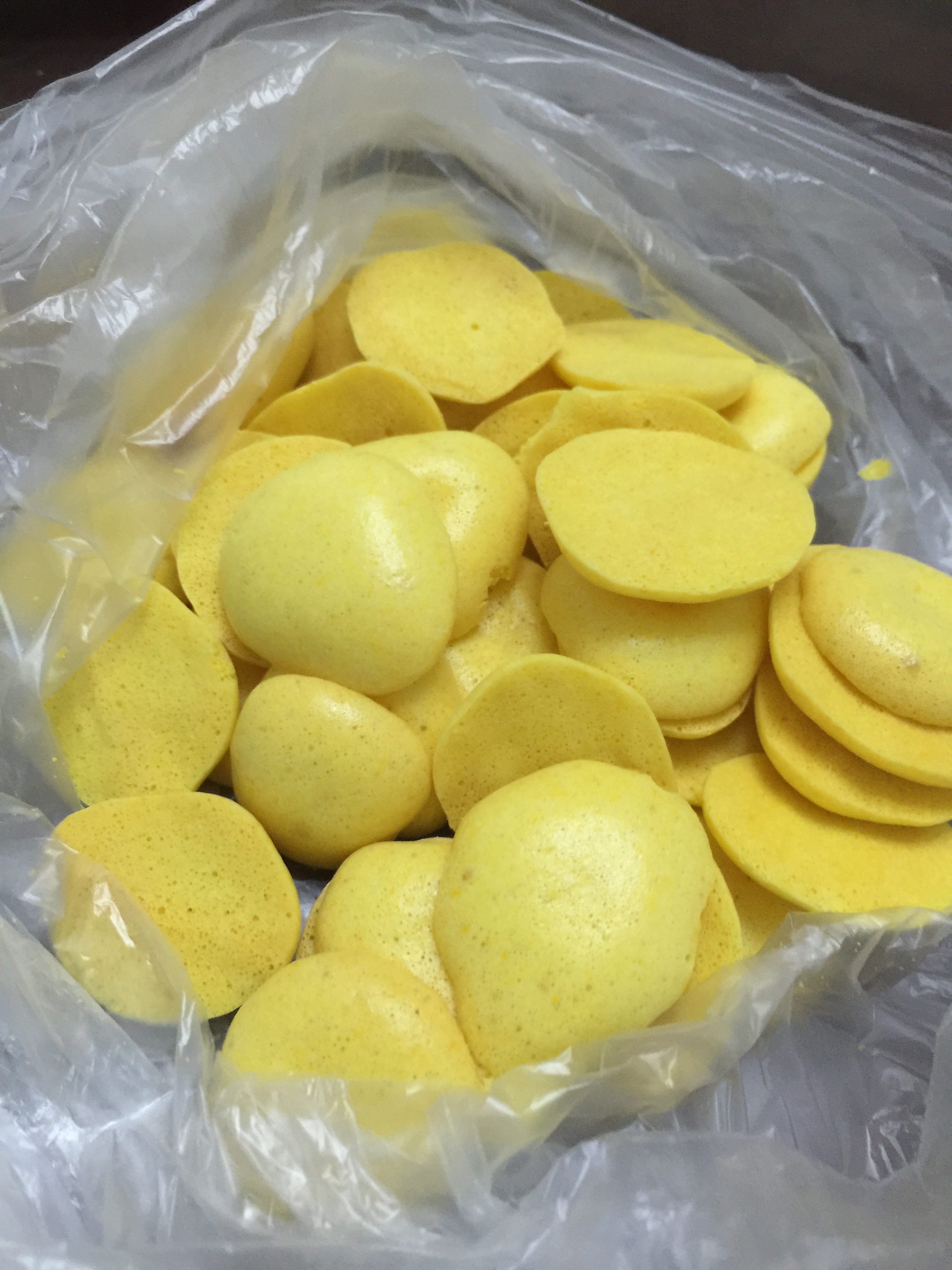 简单粗暴的南瓜蛋黄溶豆的做法 步骤4