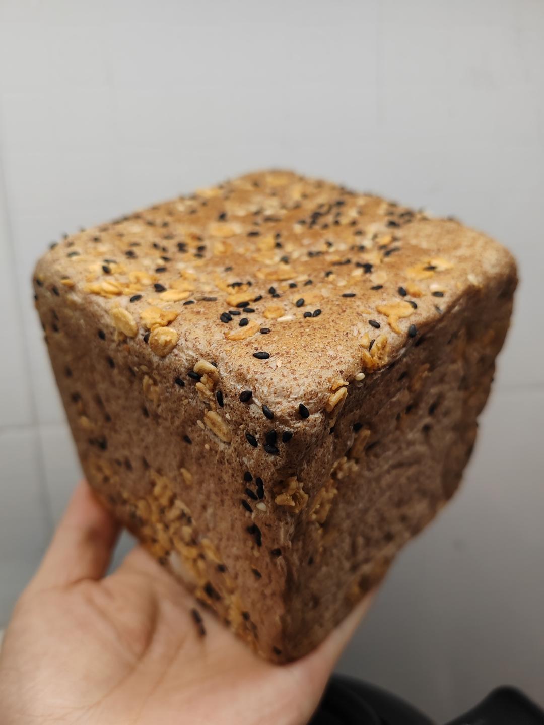低油少糖的多谷物全麦吐司