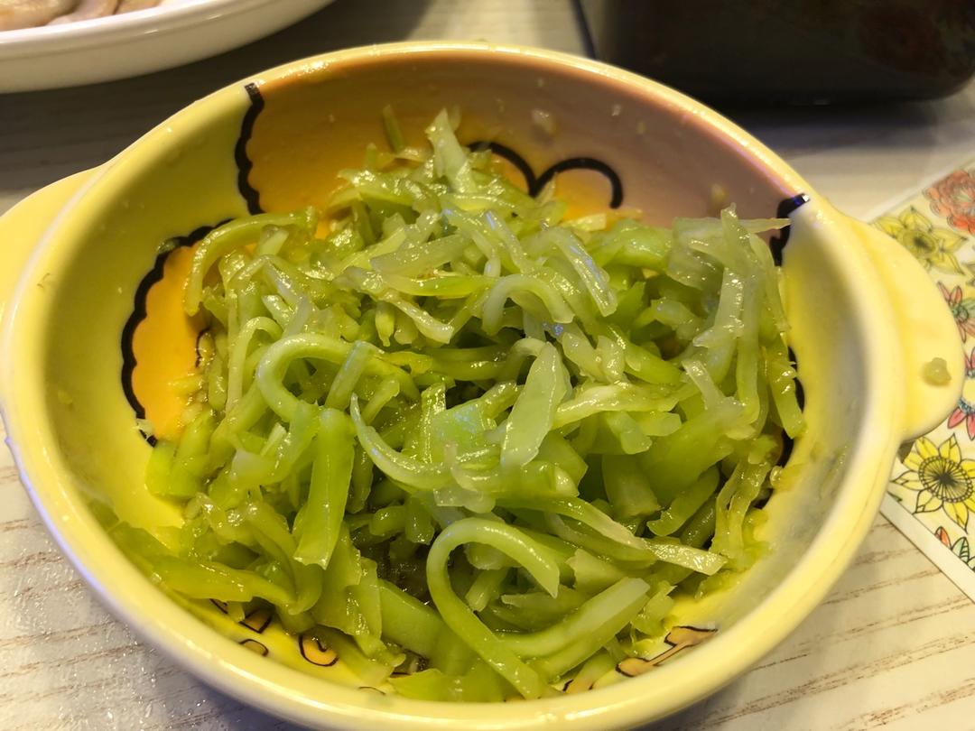 凉拌莴笋
