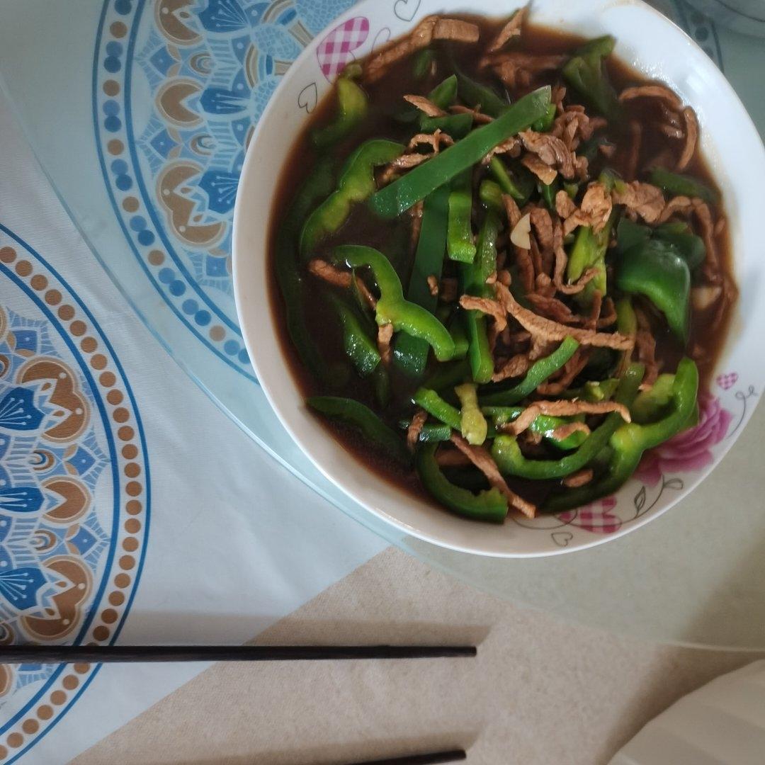 青椒肉丝，这样炒太好吃了。