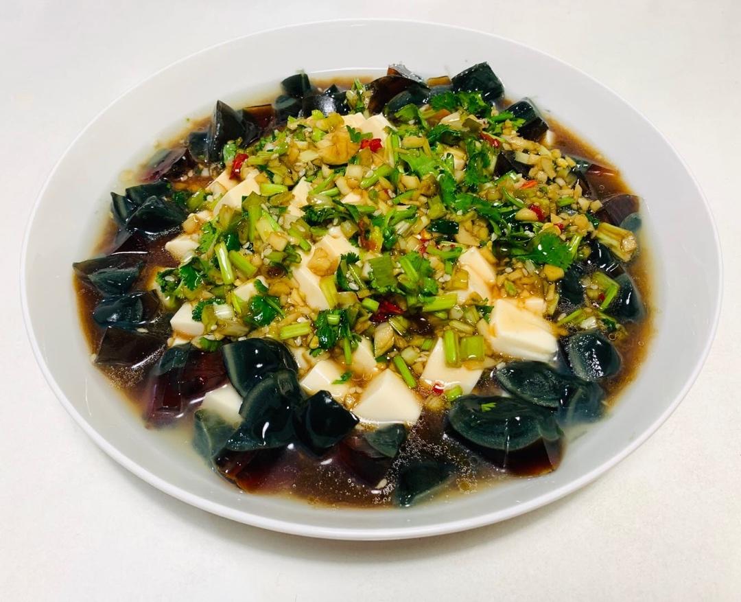 皮蛋拌豆腐