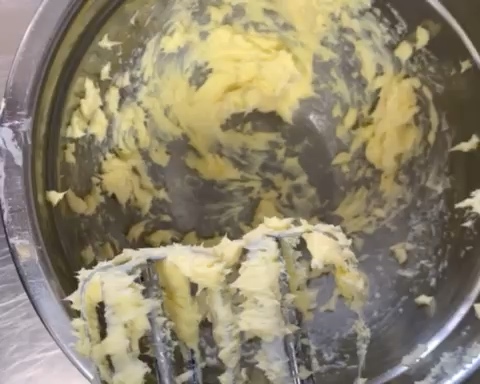 懒人生酮：轻乳酪蛋糕（低碳希腊酸奶版）的做法 步骤2