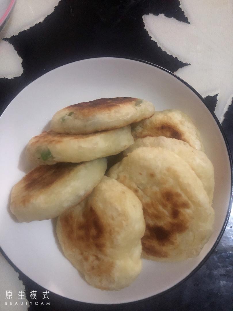 懒人版葱香发面饼 要多软有多软 零失败的方子 附细节视频详解