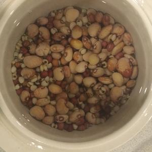 红豆薏米饭豆汤的做法 步骤3