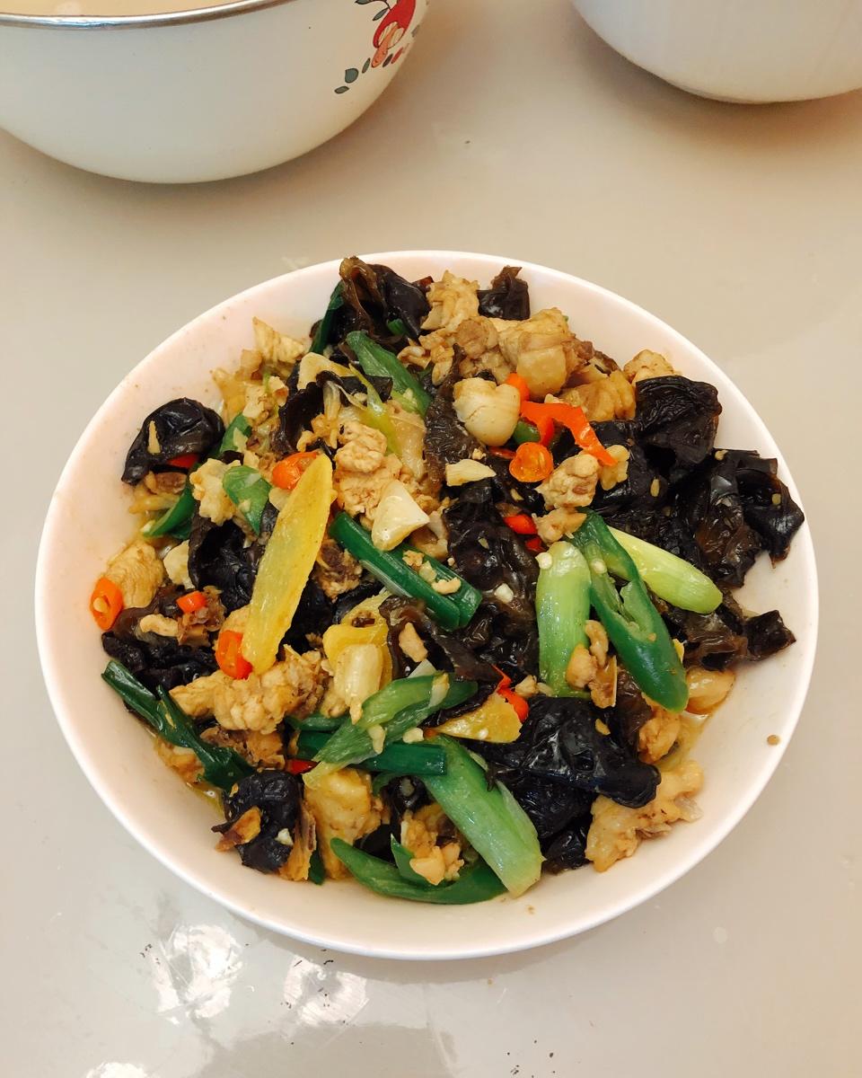 木耳炒鸡