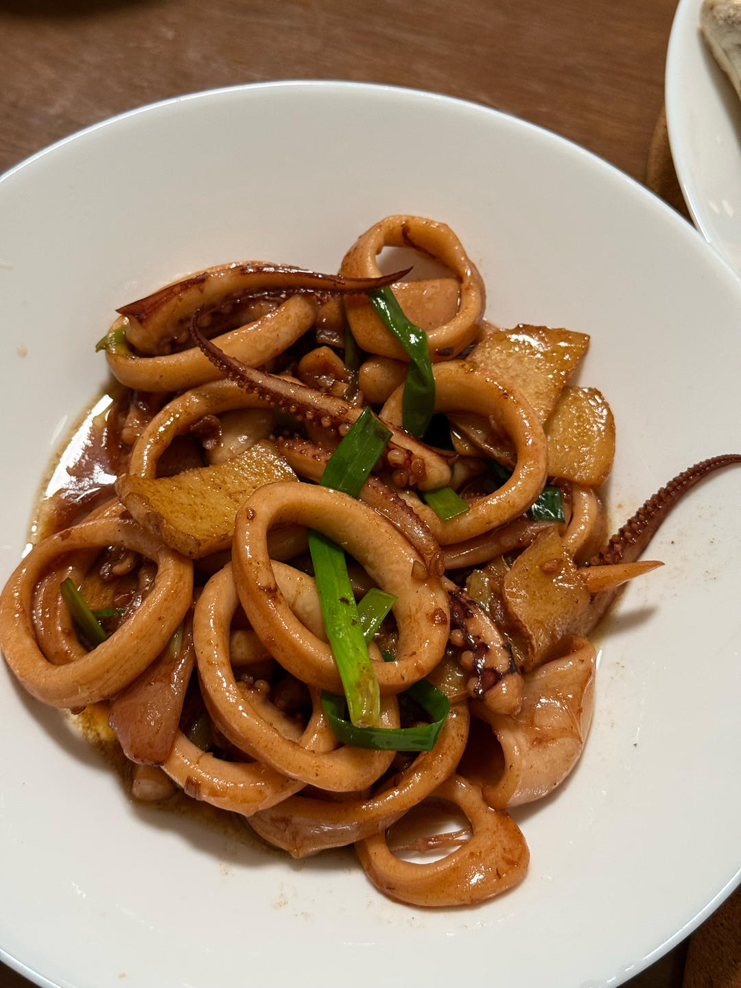 鲜美的酱油焖笔管鱿鱼