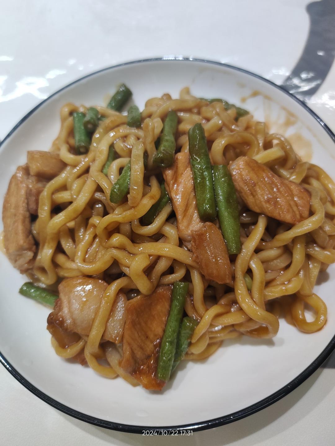 豆角小炒肉焖面