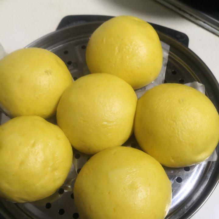 不加一滴水，松软香甜的南瓜馒头