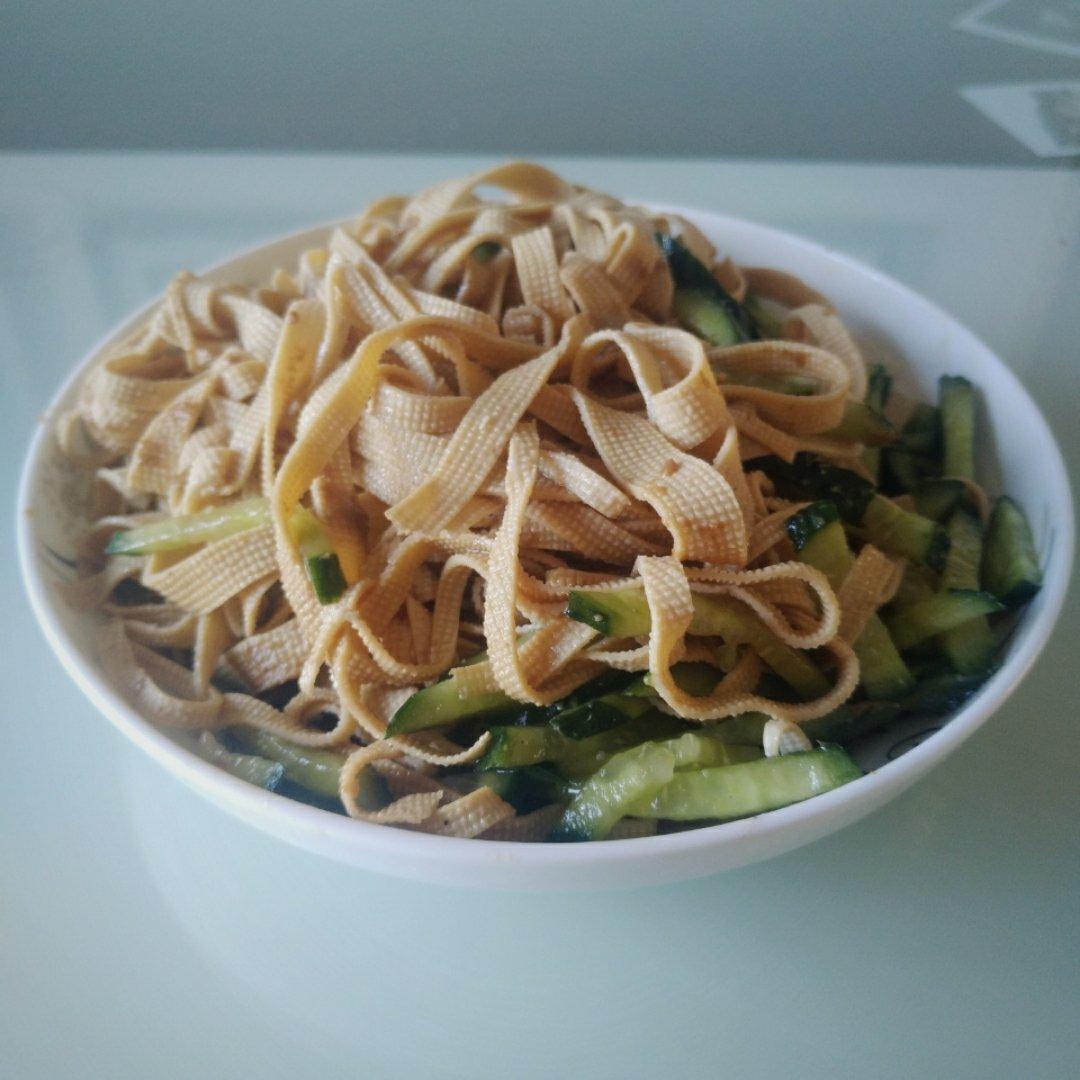 凉拌黄瓜豆腐皮