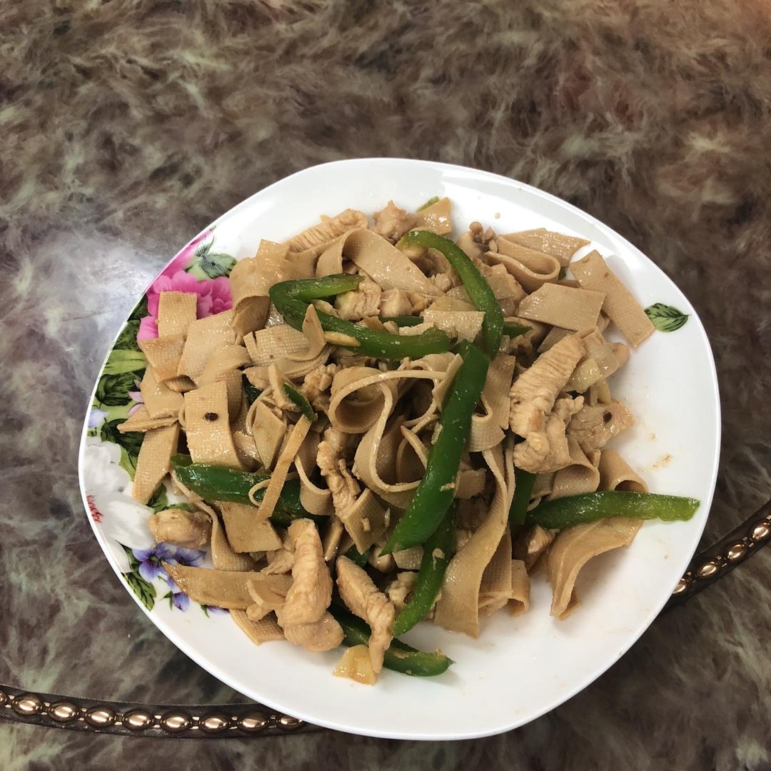 青椒豆腐皮炒肉丝