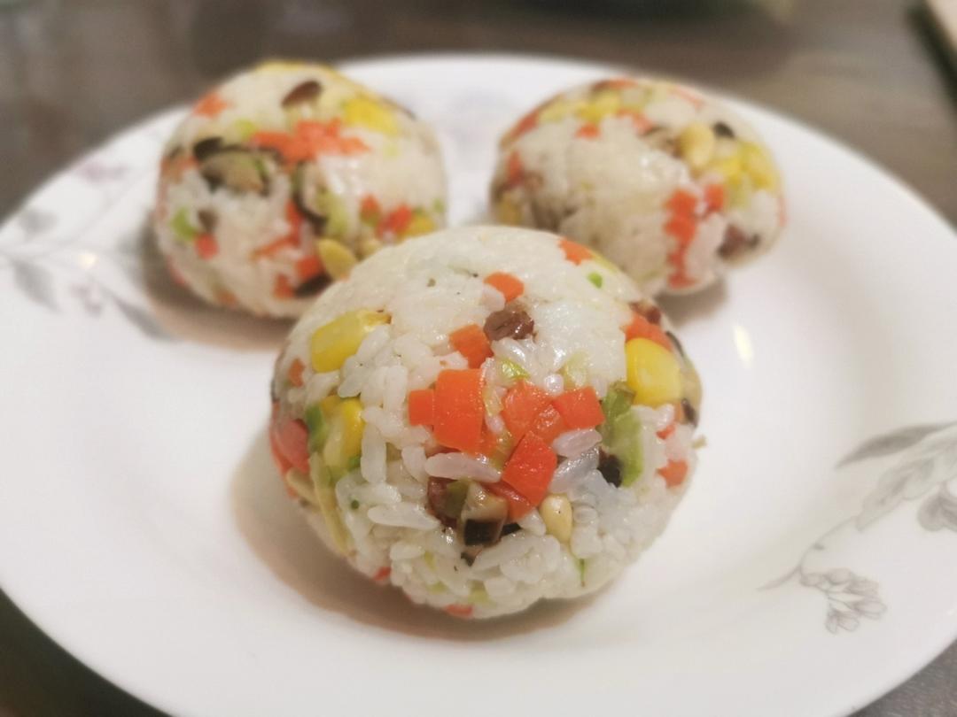 小盆友超爱的肉松饭团子