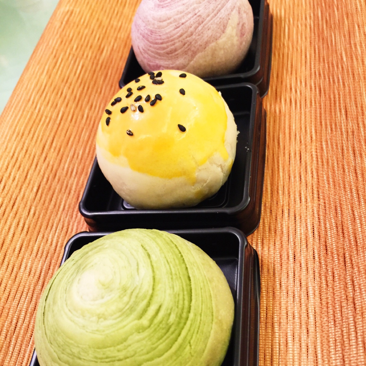 蛋黄酥~紫薯、抹茶、原味~花好月圆，中秋快乐~内附一次做六色蛋黄酥方法~