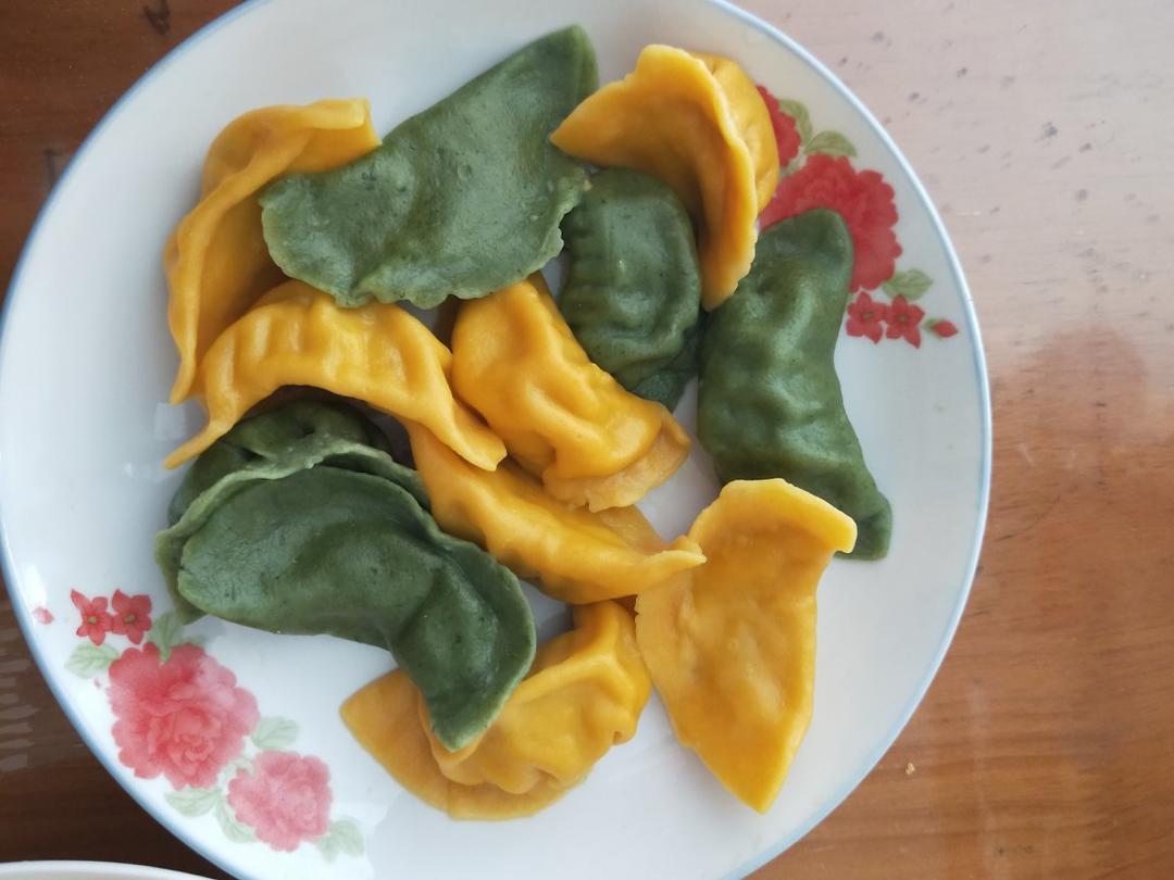 彩色饺子（蔬菜汁）