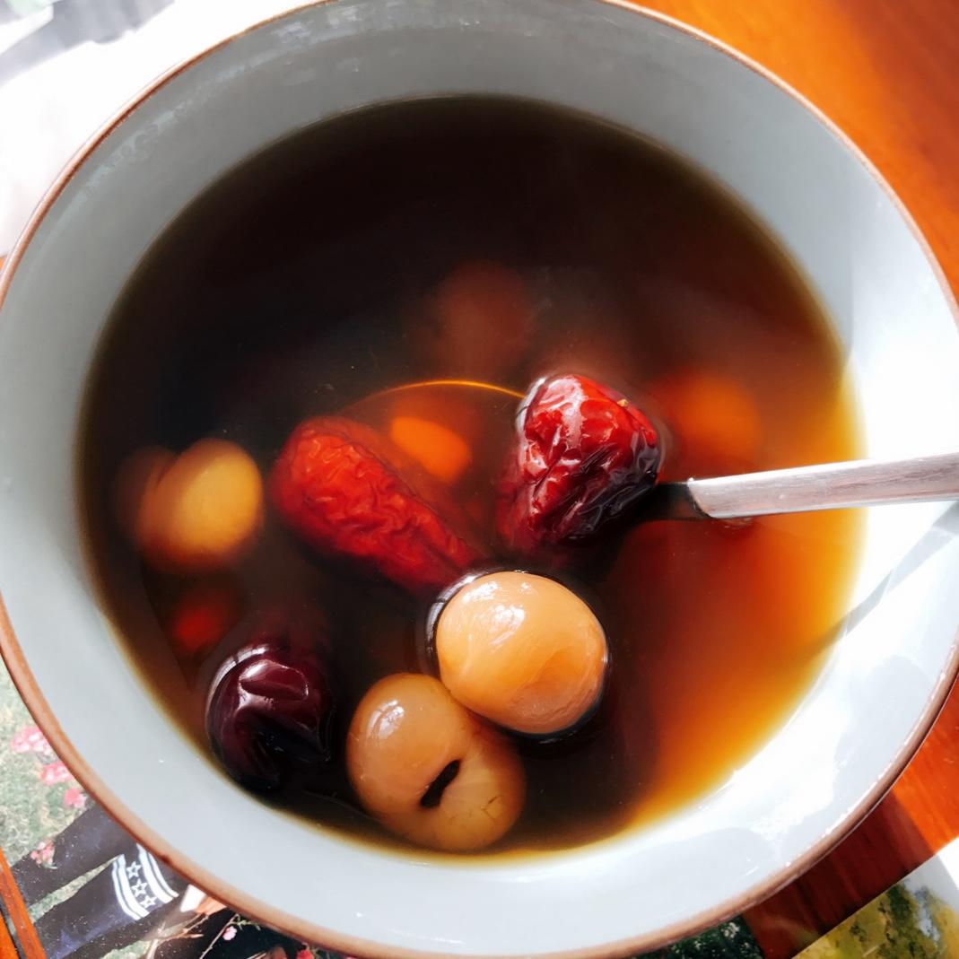 红枣桂圆枸杞红糖水