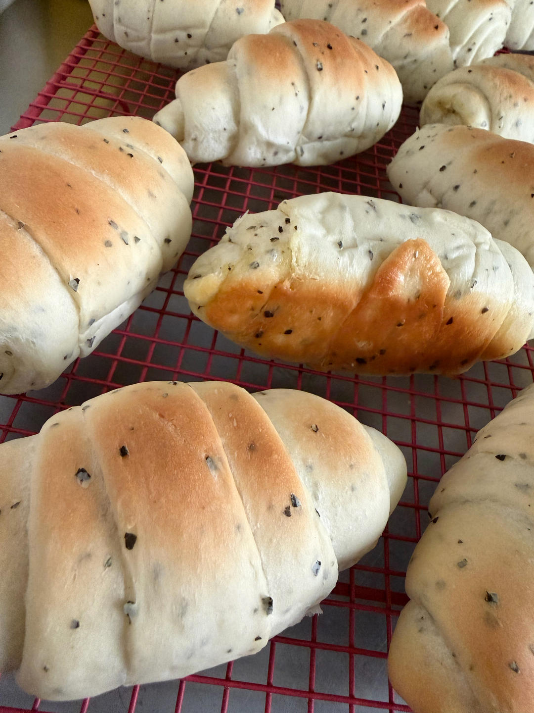 风味独特的一款盐卷~花椒叶盐卷面包！