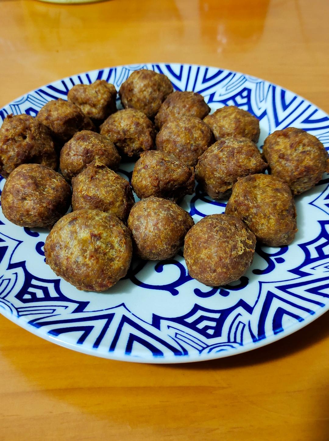 酥炸肉丸子