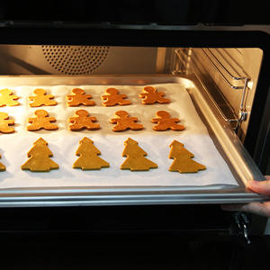 圣诞祝福装入饼干中——姜饼人的做法 步骤12