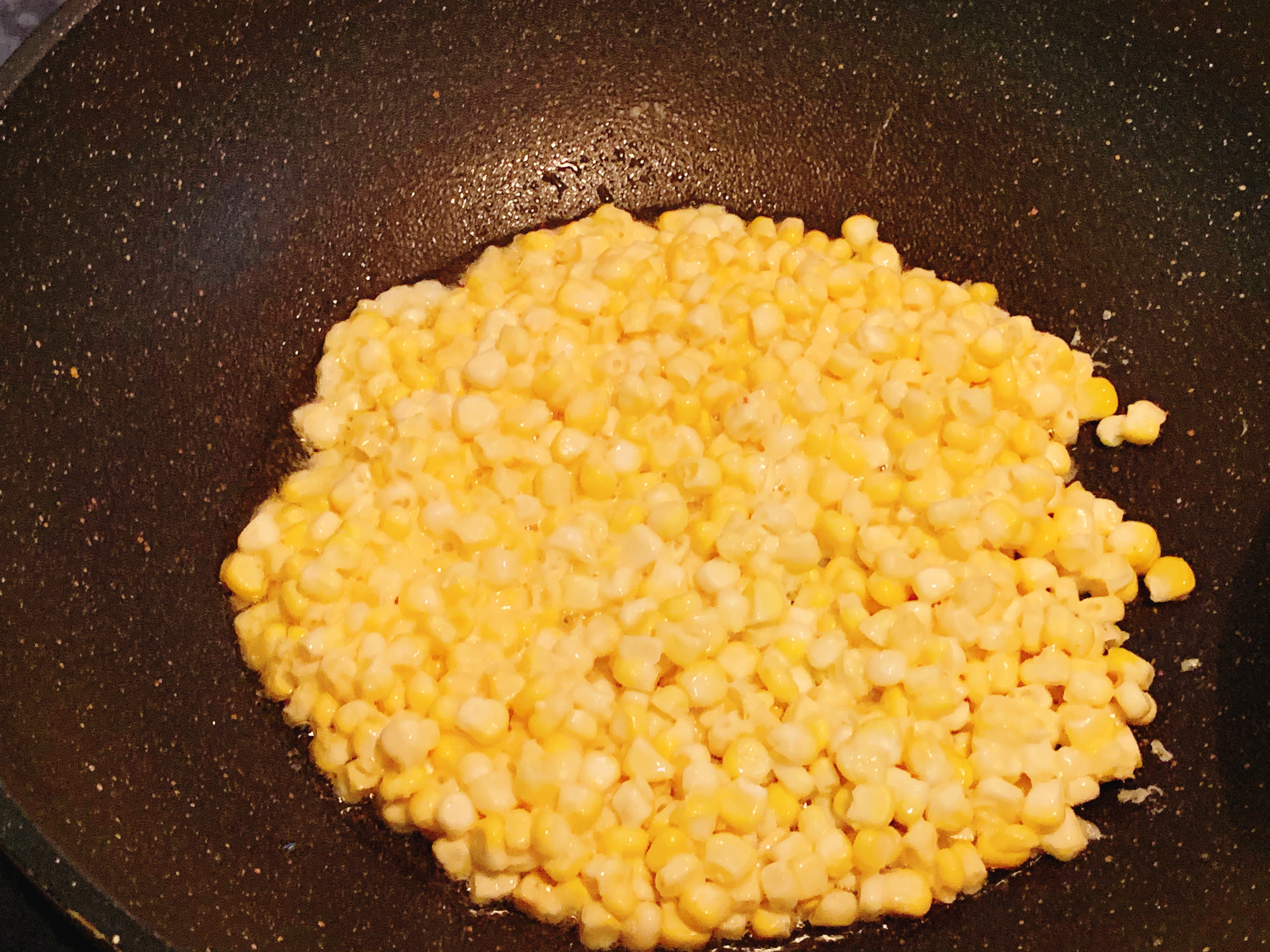 ✨美味可口❗️零失败，一上桌就光盘的椒盐玉米的做法 步骤5