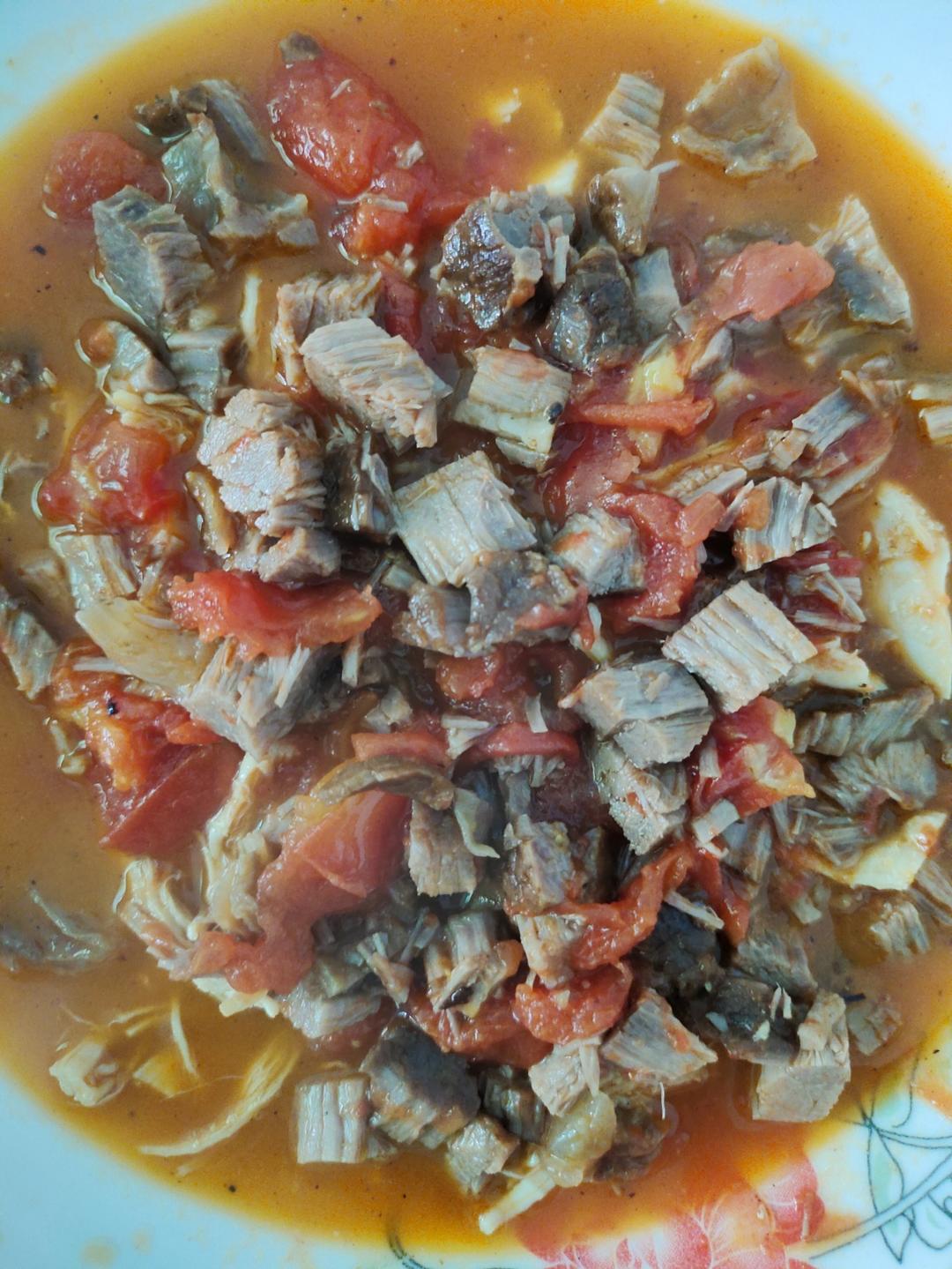 西红柿炖牛肉（番茄纯炖，不加水，汤浓肉嫩）