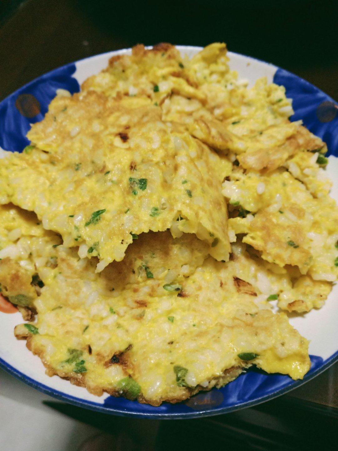 米饭蛋饼（剩米饭煎蛋饼）
