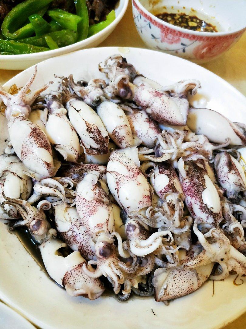 咩仔玛丽哄做的白灼鱿鱼仔