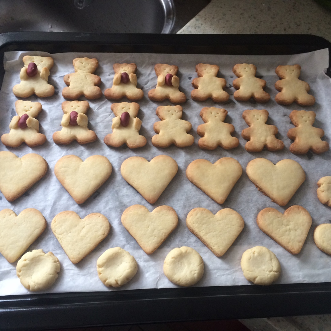 抱杏仁的小熊（造型饼干）