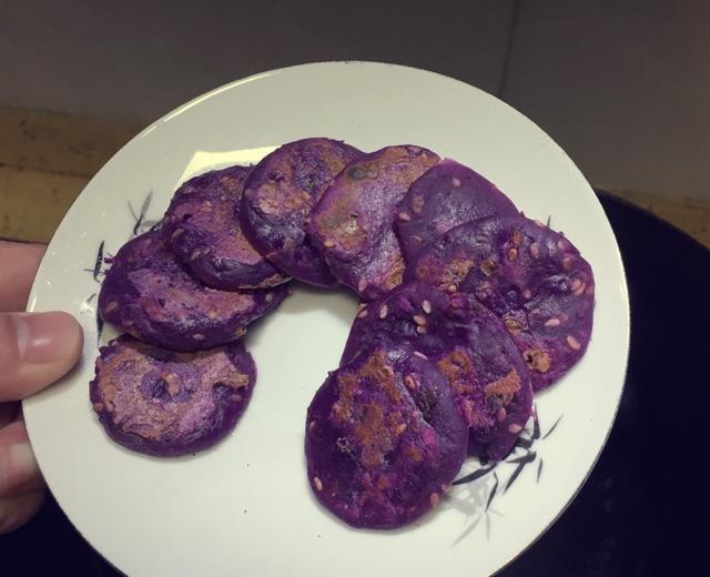 紫薯芝麻小饼（小花家的辅食）
