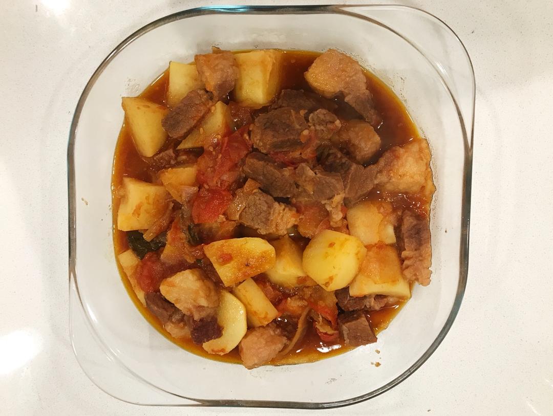 给我一份西红柿炖牛腩，我能吃掉三碗米饭。