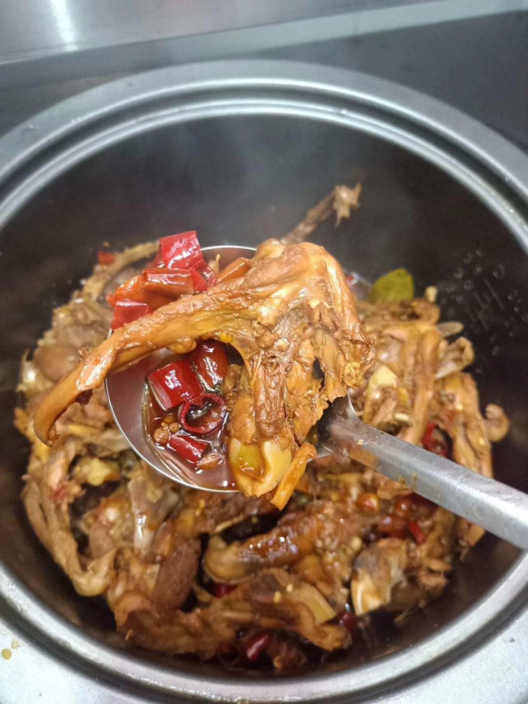 麻辣鸭锁骨（不输周黑鸭）