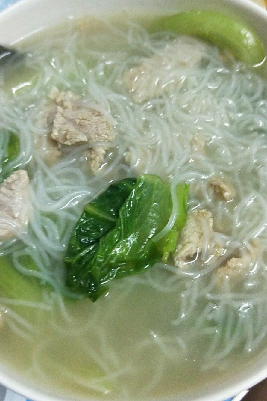 a卖百香果的小猫步做的瘦肉汤米粉