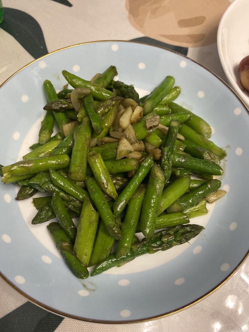 清炒蒜蓉芦笋
