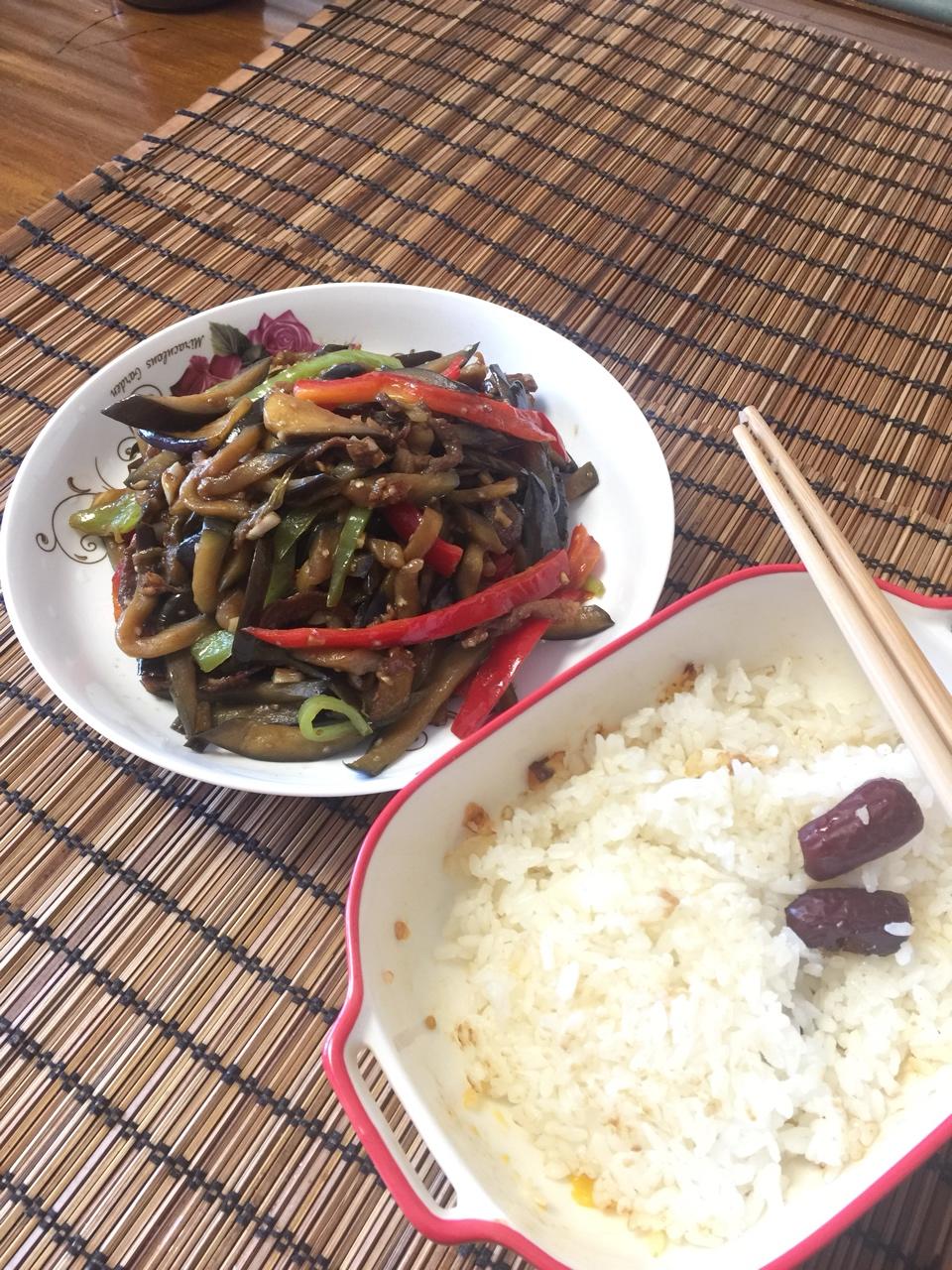 堂妈小厨——辣椒炒茄丝