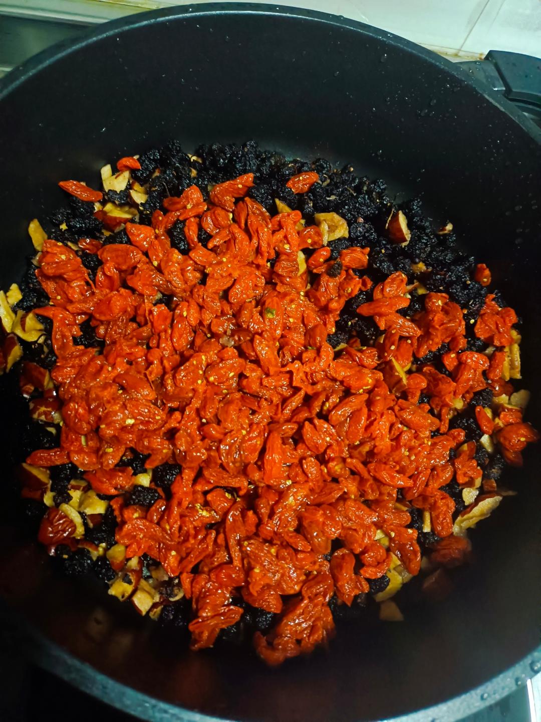 滋补肝肾去黑眼圈的桑葚枸杞膏