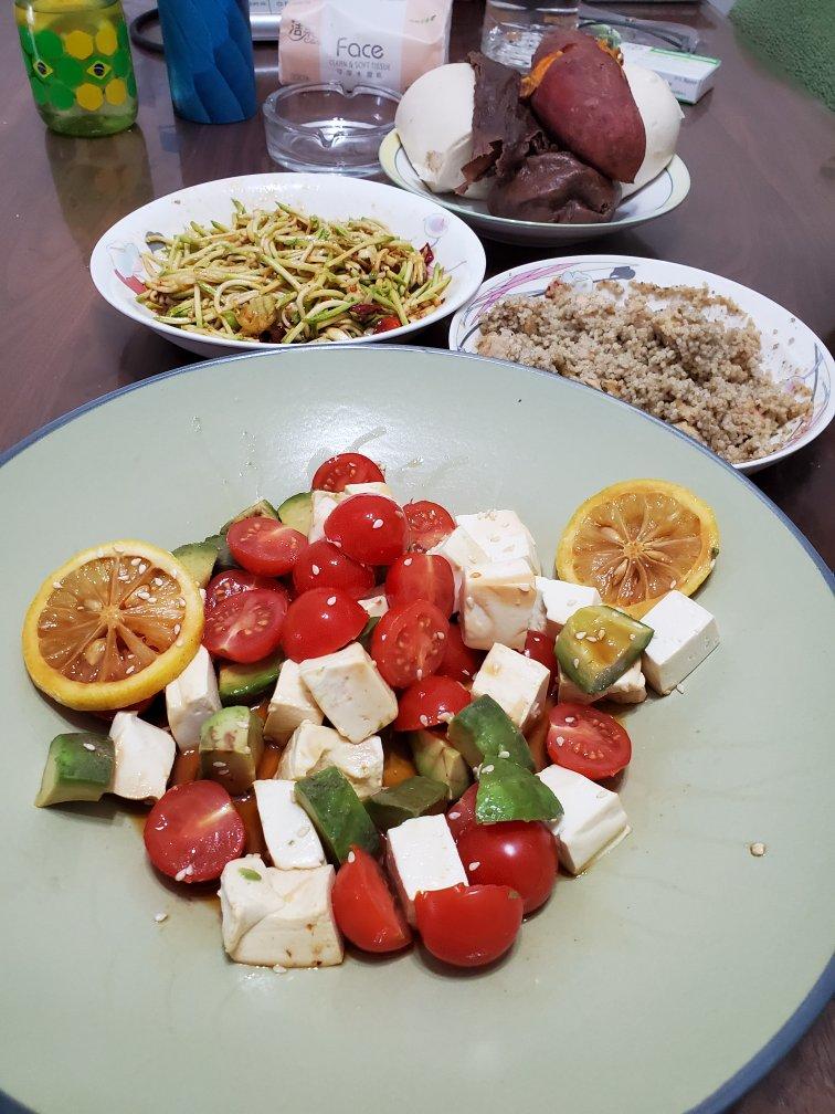 牛油果豆腐番茄沙拉