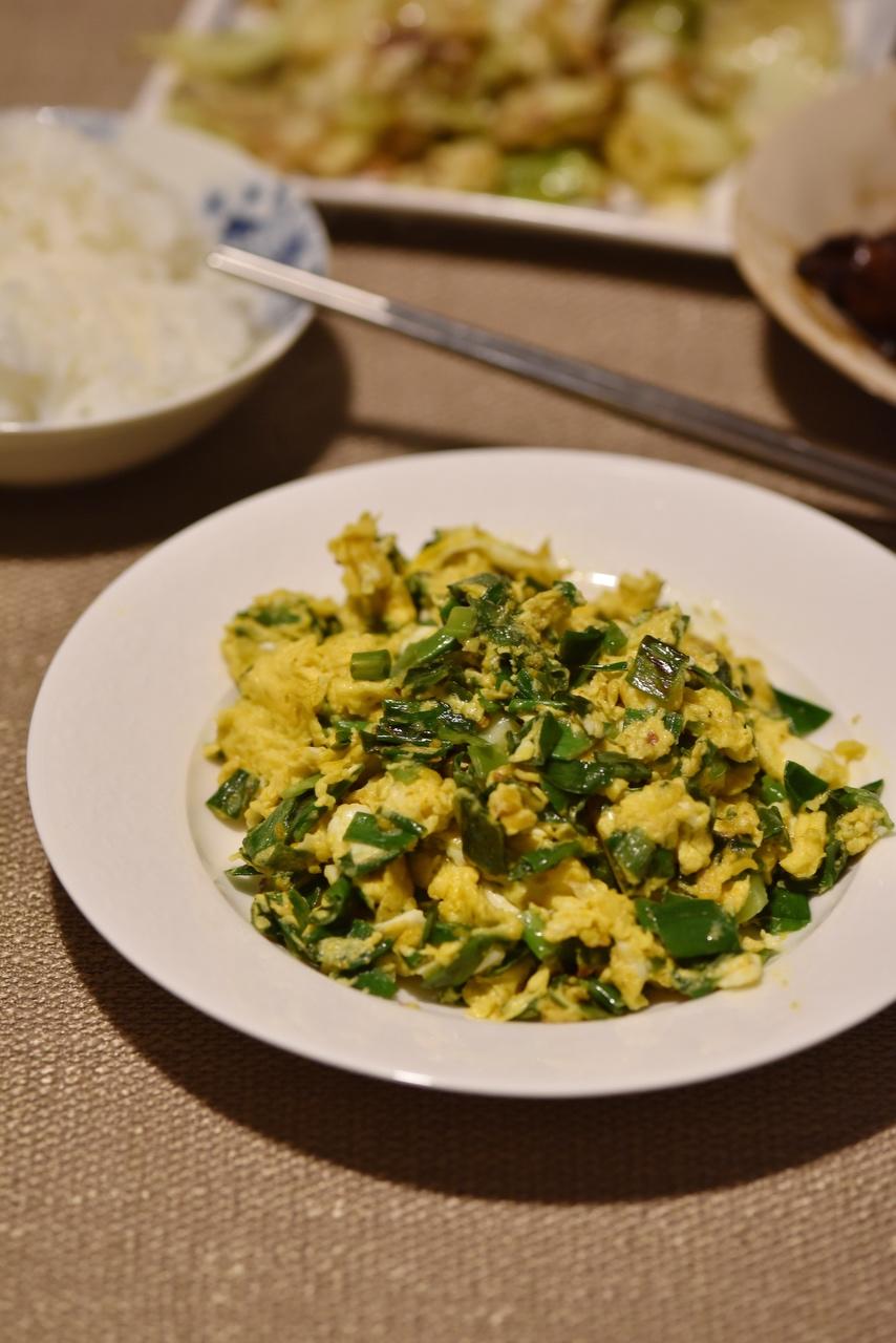 葱炒金银蛋的做法