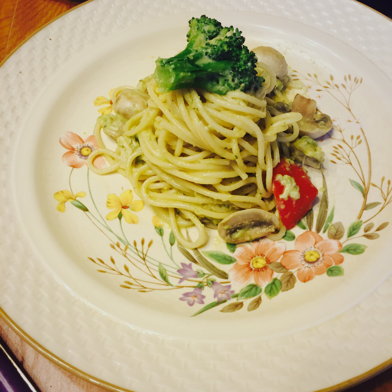 小清新牛油果火腿意面