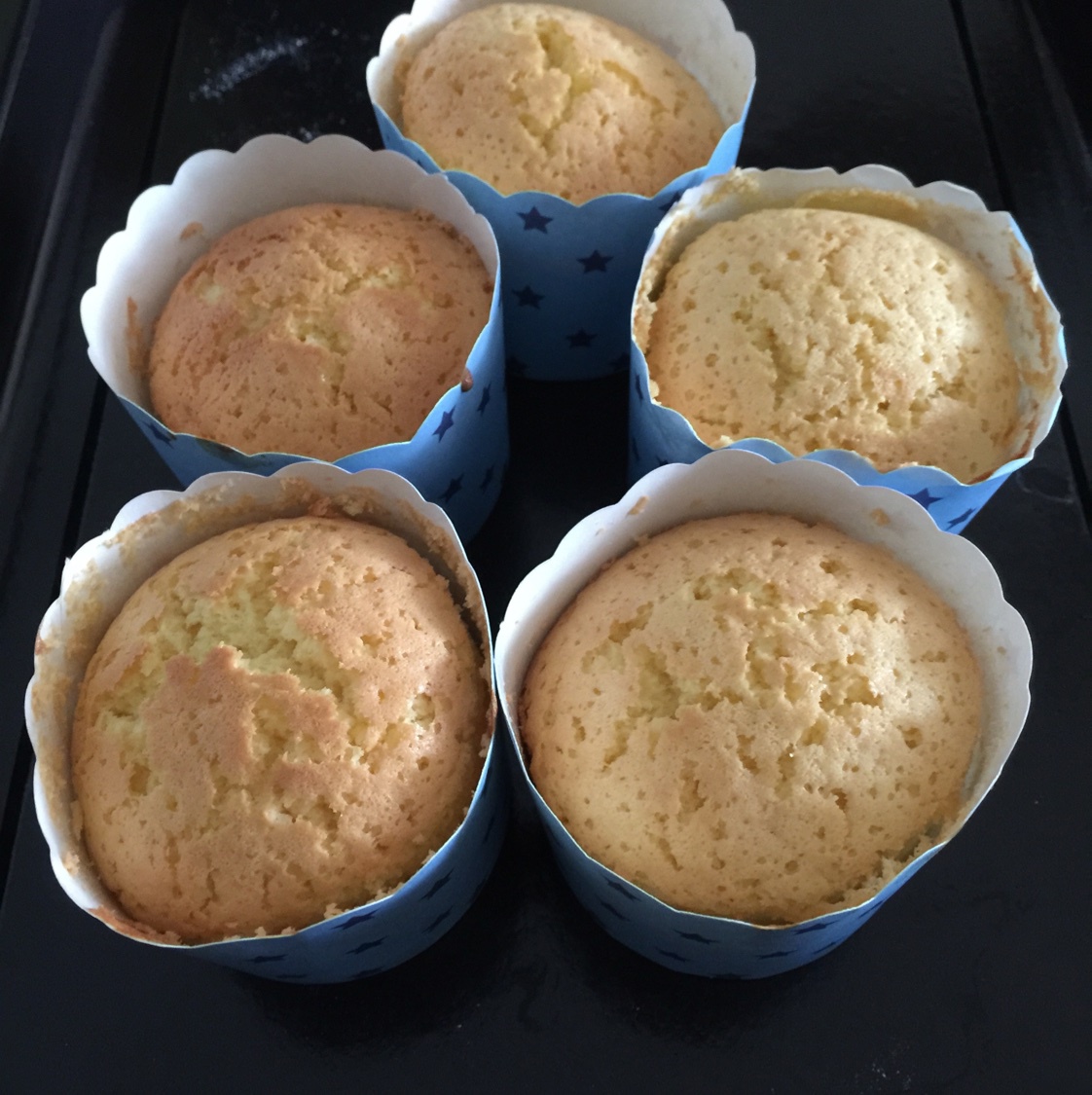 软绵绵戚风纸杯蛋糕