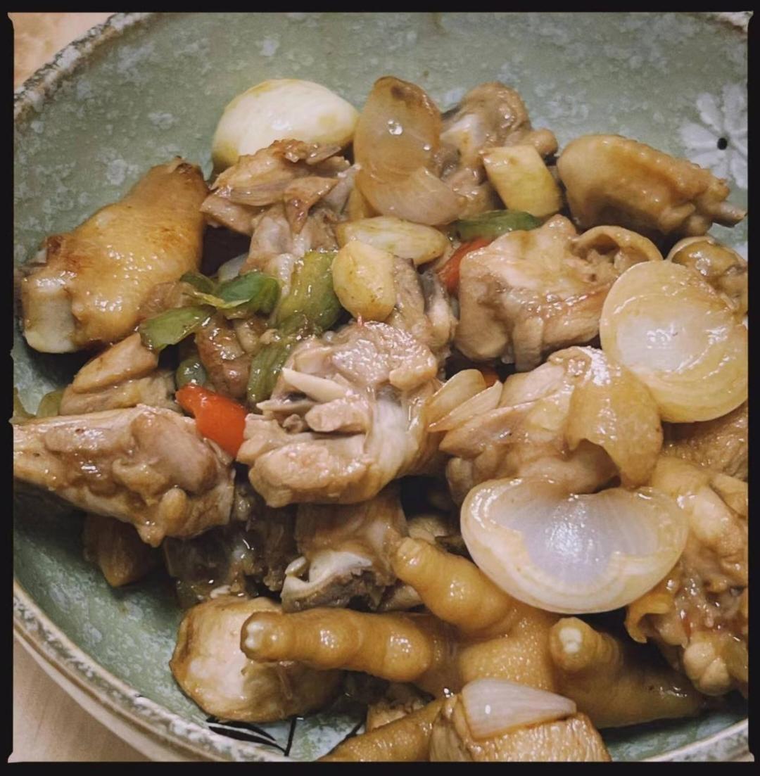 香气火爆口感滑嫩的啫啫滑鸡煲