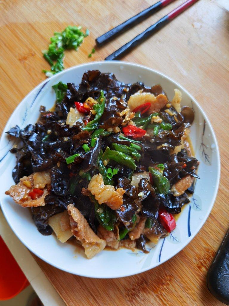 超下饭的木耳炒肉