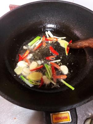 厨房新手都能做出来的大菜—酸菜鱼的做法 步骤5